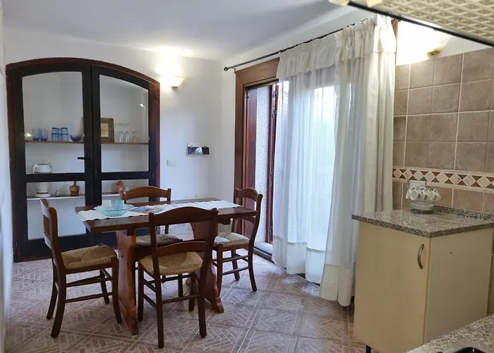 *appartamento Con Ampia Veranda Vicino Al Mare * Porto San Paolo (Sardinia)