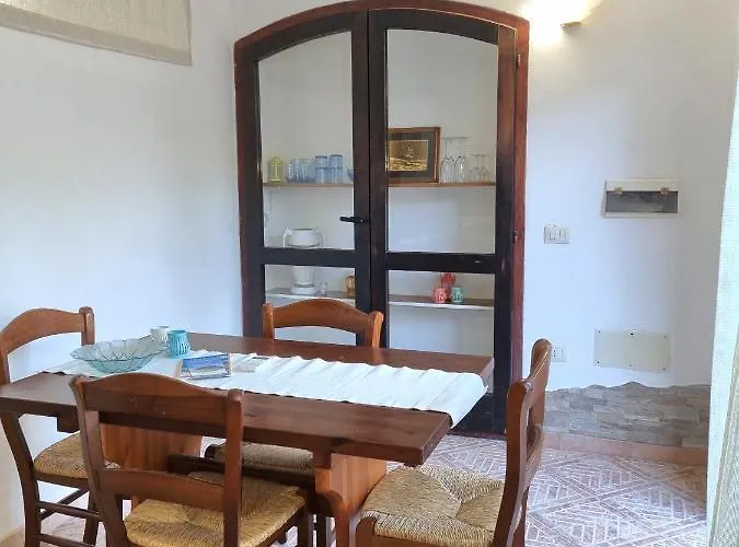 *appartamento Con Ampia Veranda Vicino Al Mare *