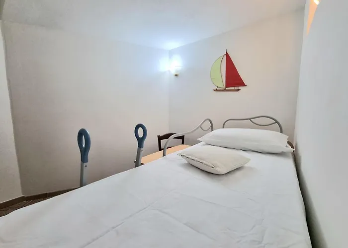 *appartamento Con Ampia Veranda Vicino Al Mare *