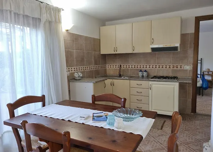 *appartamento Con Ampia Veranda Vicino Al Mare * Lägenhet Porto San Paolo (Sardinia)