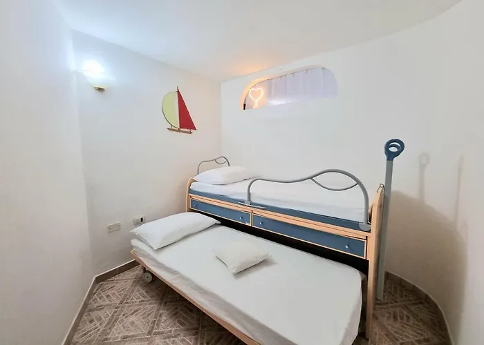 Lägenhet *appartamento Con Ampia Veranda Vicino Al Mare *