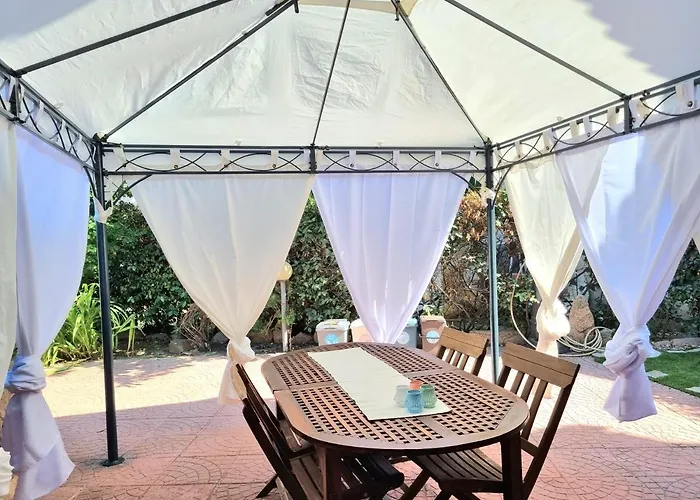 Lägenhet *appartamento Con Ampia Veranda Vicino Al Mare *